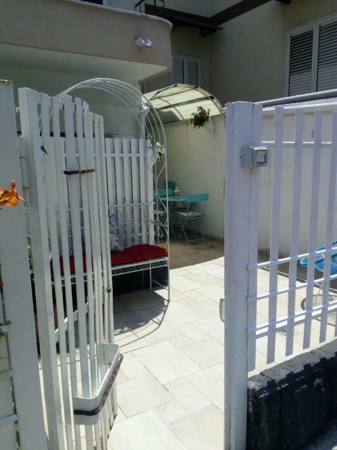 Blue Sea Apartment Ачи Кастело Екстериор снимка
