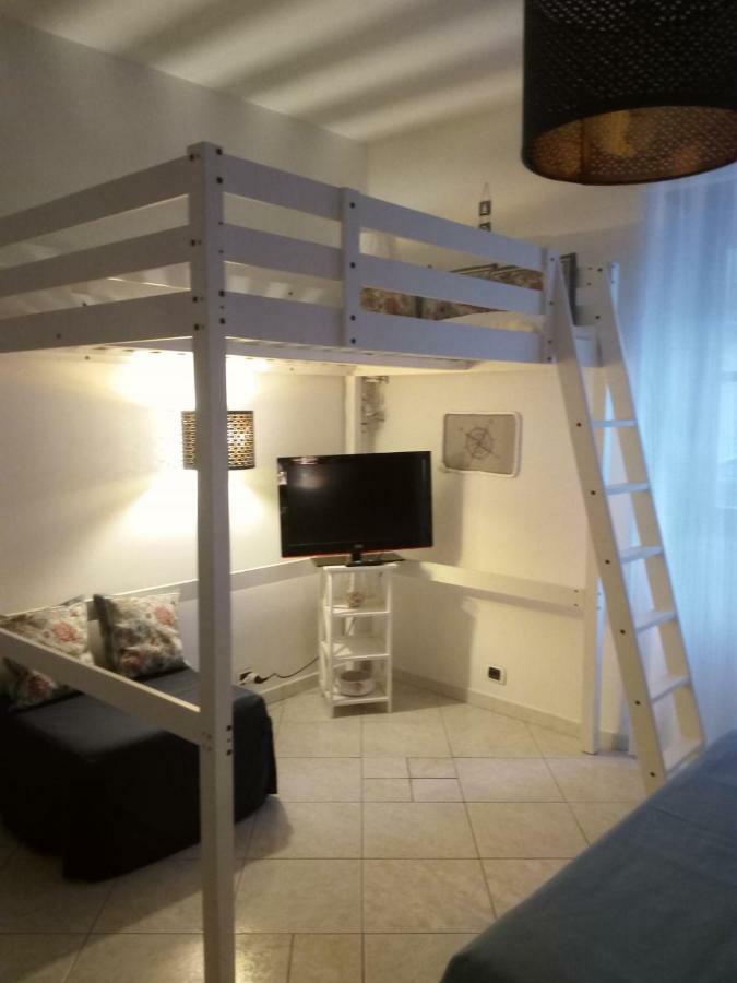 Blue Sea Apartment Ачи Кастело Екстериор снимка
